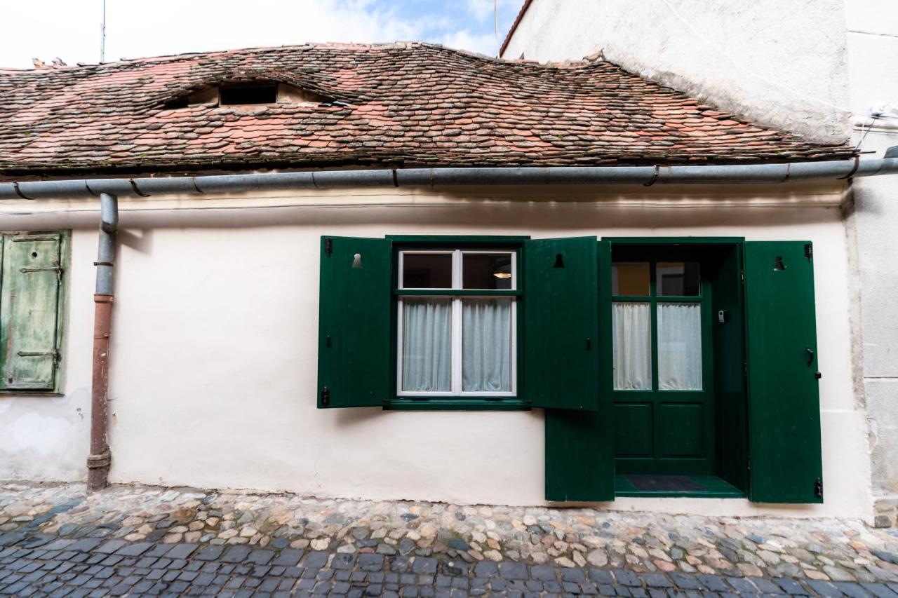 Charming Studio Ideal For Getaways Or Workations In Sibiu'S Medieval City Center Ngoại thất bức ảnh