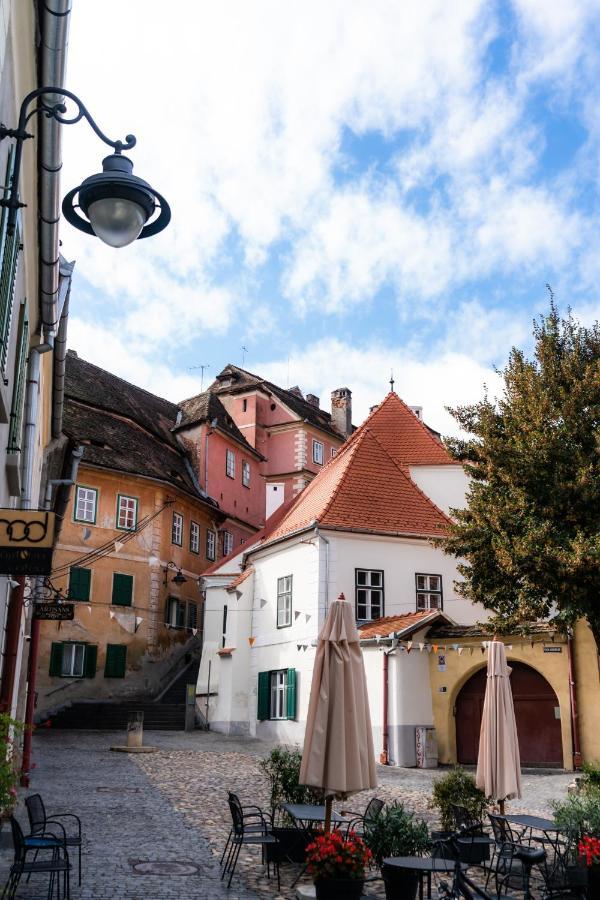 Charming Studio Ideal For Getaways Or Workations In Sibiu'S Medieval City Center Ngoại thất bức ảnh
